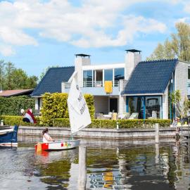 Villa in Loosdrecht with sunny balcony, Hotel in Loosdrecht