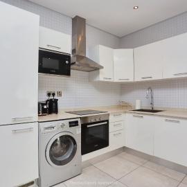 Affordable Luxury Serviced Apartments at Douglas Court Adenta Accra-30mins to Airport and Mall, hotel em Trofwi