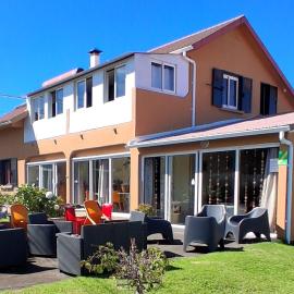 La Maison Couleur Volcan, hotel in Le Tampon