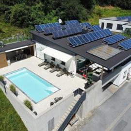 Villa in Tyrol with pool, hotel v destinaci Stanz bei Landeck