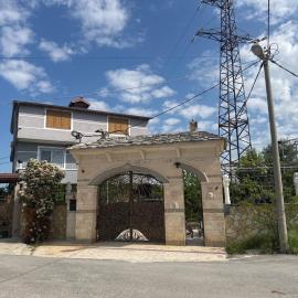 Villa 24 maj cole vlore
