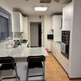 Quite room Near airport and shopping mall, hotel in Perth