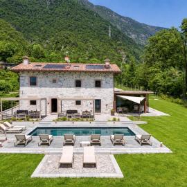 Villa Beatrice front lake، فندق في Rocca dʼAnfo