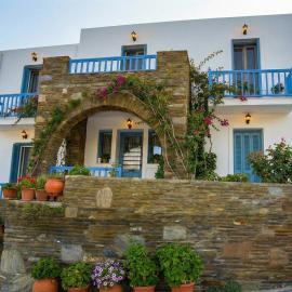Andros Guesthouses, hotel a Andros