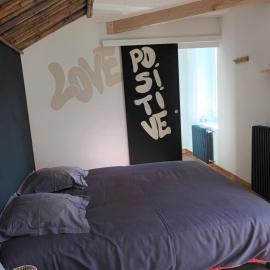 o rives du canal LE PETIT COCON, hotel in Digoin