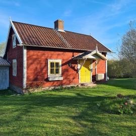 Country cottage in Hjo, hotel Hjóban