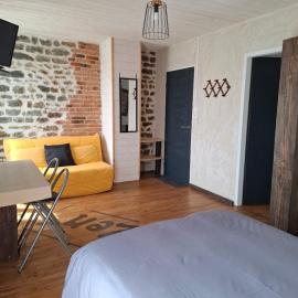 o rives du canal LA PETITE SUITE, hotel a Digoin