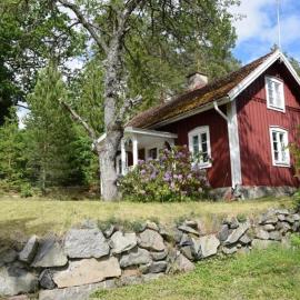 Cozy farmhouse with rowboat!, hotelli 
