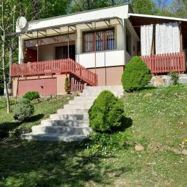 Chata GRAND Ružiná، فندق في Divín