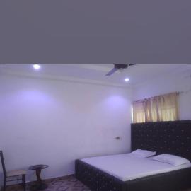Modern Way Guesthouse, хотел в Kasoa