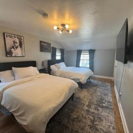 2 Full Beds and Desk 15 min to EWR, hotel in Irvington