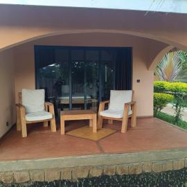 Résidence Swiss Bungalow Fragipanier, отель в Нуси-Бе