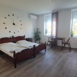 Angry Rooster studio, hotell sihtkohas Ugrinovci