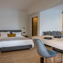 Τzegia Suites, khách sạn ở Galissas