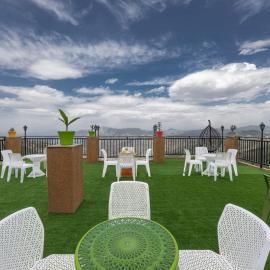 The Charvi Regency l Multi Cuisine Restaurant l Conference Hall l Scenic Venues for Private Parties l Basic First Aid l Spacious Car Parking l Managed By ExoticStays Group, hotel di Shimla