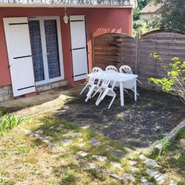 L' Escale des Îles en rdc de villa avec jardin à 5mn des plages et de toutes les commodités, hotel in Six-Fours-les-Plages