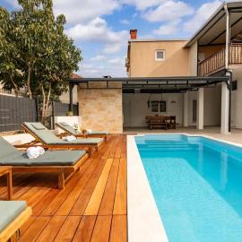 Apartman Relax s bazenom i vanjskim kominom - Zadar