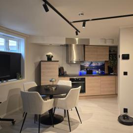28 sqm studio apartment in the heart of Leirvik, hotel in Stord