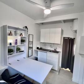 Mini-studio de 15m2 à 8 min de Paris, hotel in Maisons-Alfort