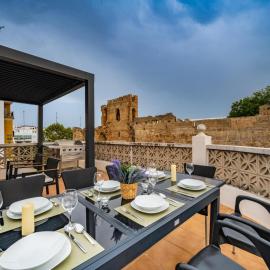 Central Marbella townhouse large solarium bbq