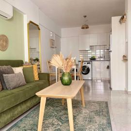 Coastal 2BR Apt in Mackenzie Steps from Beach by Cyprus Horizons, ξενοδοχείο σε Scala