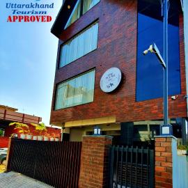 The Plush Stays - Best Budget Luxury stay ISBT Dehradun, hotel u gradu Dehradun