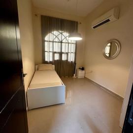 Room near airport, Hotel in al-Ain