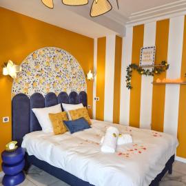 Ciao Bella Wellness Suite - Luxury Jacuzzi, Massage Table & AC in Central Nice