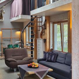 Art & Sound Studio by the Lake, hotel in Langstiņi