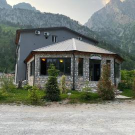 Guesthouse Center Park Valbona, hotell i Valbonë