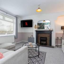 4BR Home with Parking Ideal for Contractors