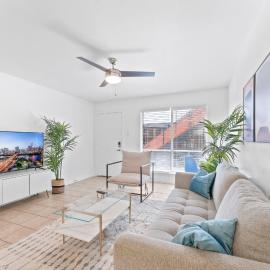 Central Hyde Park suites close to UT, Moody Center, Downtown