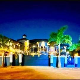 Entire home in Adentan, Ghana, hotel em Trofwi