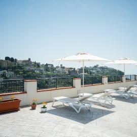 Guesthouse with Suites on the Amalfi Coast - Residence Villa Ruocco near Amalfi - 300sqm Open Terrace near Ravello - Breathtaking View, Hotel in Scala