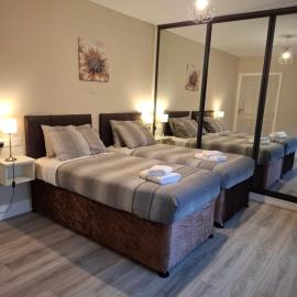 Coaches Corner - Cosy Modern Accessible Suite - Sleeps 3 - Near Town - Free Parking, hótel í Castleblayney