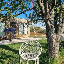 Gîte isolé avec terrasse, hotel em Laignes