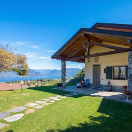 Villa Giorgia Lake View Villa with Private Pool - Happy Rentals, hotel in Castelveccana
