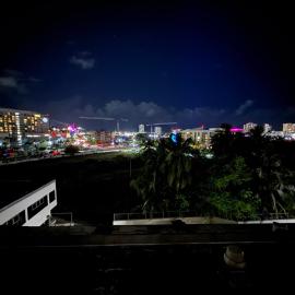 Comfortable 1BR Apt in SJ Good Location w Parking, hotel em San Juan