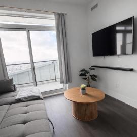 Luxurious Condo - Gym,Pool,Sauna,Bowling Alley,Hot Tub,Lounge, hotel a Kitchener