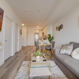 Modern Condo in Central KW with Gym, hotel i Kitchener