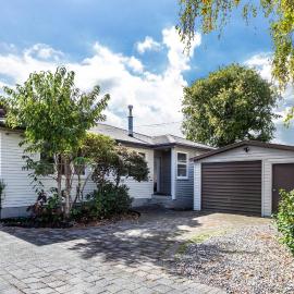 Central Taupo Getaway by Aotearoa Escapes