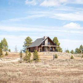Cozy Island Park Cabin Near Yellowstone โรงแรมในไอส์แลนด์พาร์ก