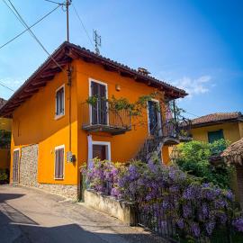 Maison Orange - Dimora nelle Langhe, хотел в Нейве