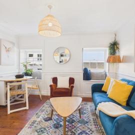 Central Falmouth | 2-Bedroom Apartment | 1 Bank Place | Free Parking | Town Centre |, hotel in Falmouth
