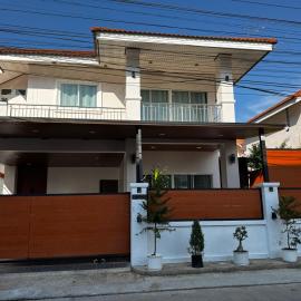 WHITE HOUSE Poolvilla Hatyai, hotel a Ban Tha Thon