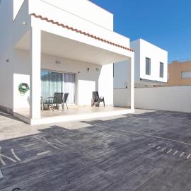 Global Vacacional, Moderno chalet en la playa de Almenara