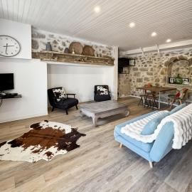 Maison Chez Madeleine 4 pers, Entre le Lioran et Vic-sur-Cère – hotel w mieście Thiézac