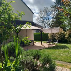 Logement appartement dans maison avec jardin, 10 minutes centre ville, hotel a Tours