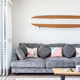 Beachside Bliss: Modern 3BR minutes to Caves Beach + Cafes
