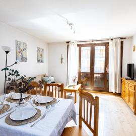 Canfranc Estacion 2-bedroom apartment with parking
